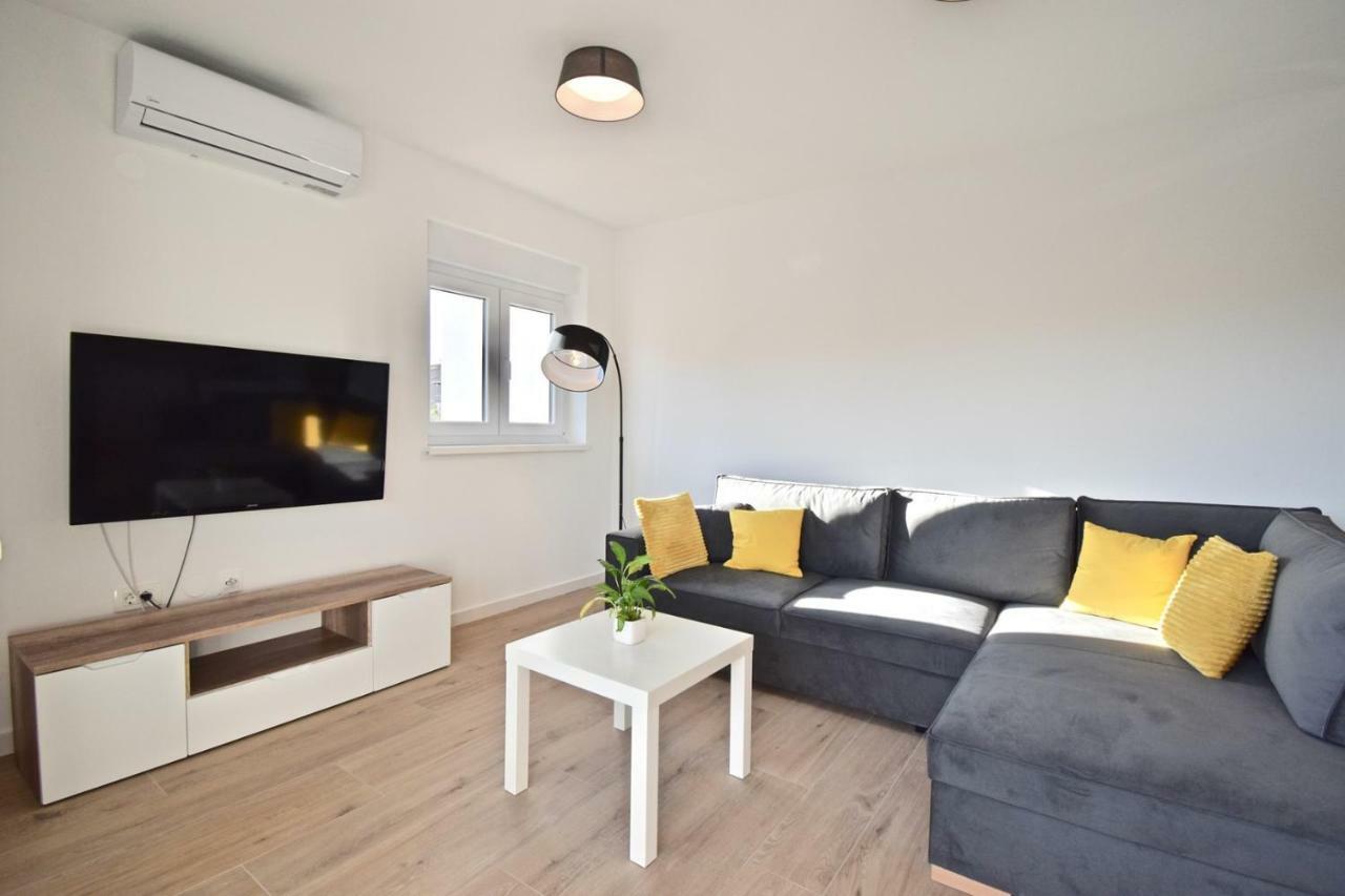Apartments Mira Pula Luaran gambar