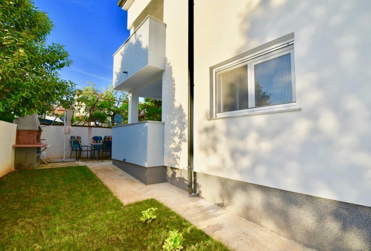 Apartments Mira Pula Luaran gambar