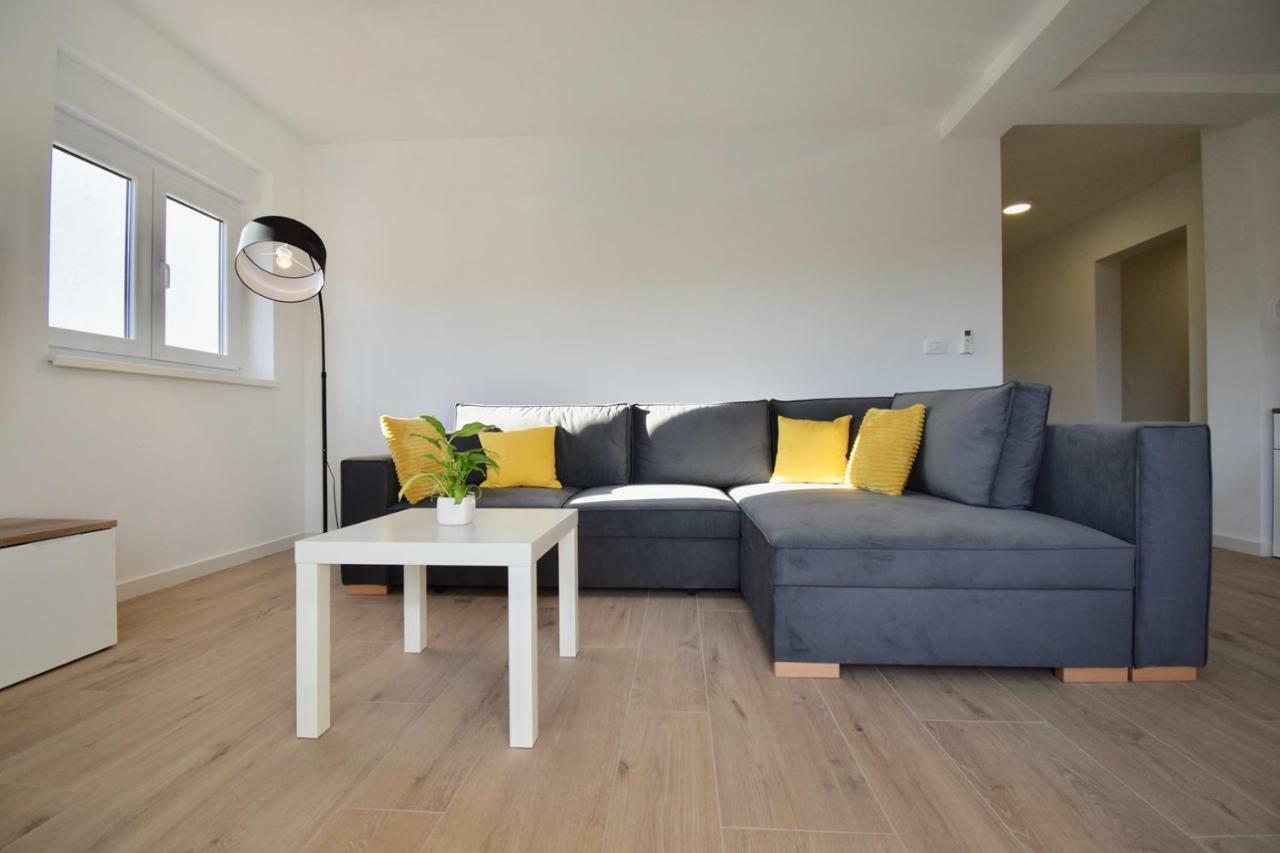Apartments Mira Pula Luaran gambar